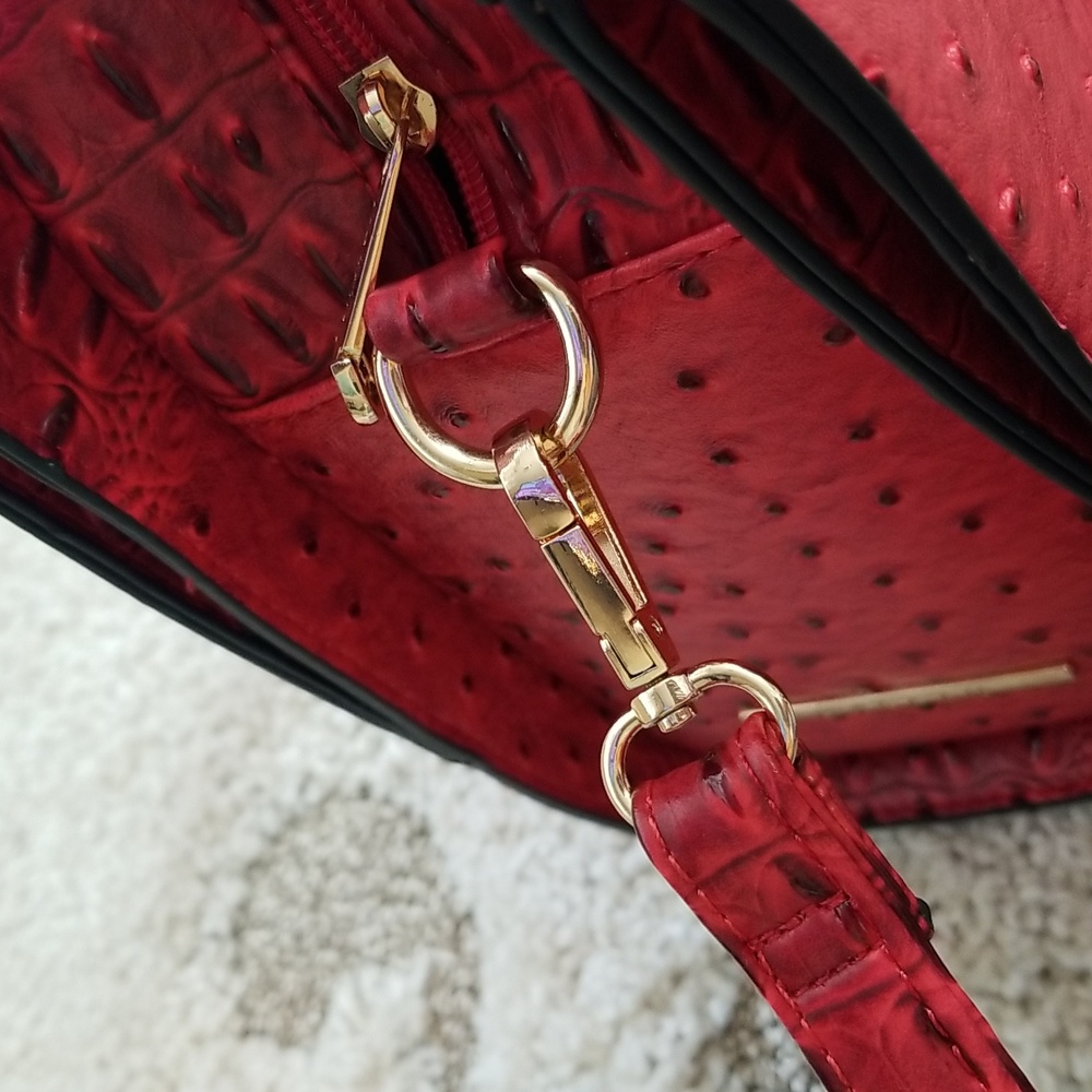 ⛔️SOLD⛔️NWOT Red tote bag in faux ostrich with matching clutch & dust bag - Picture 7 of 16
